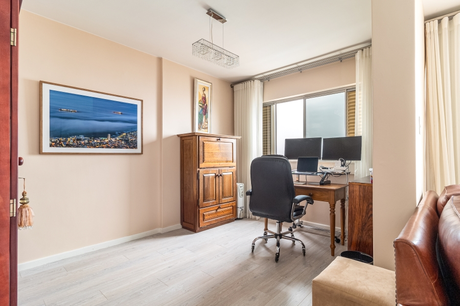 2 Bedroom Property for Sale in Sea Point Western Cape